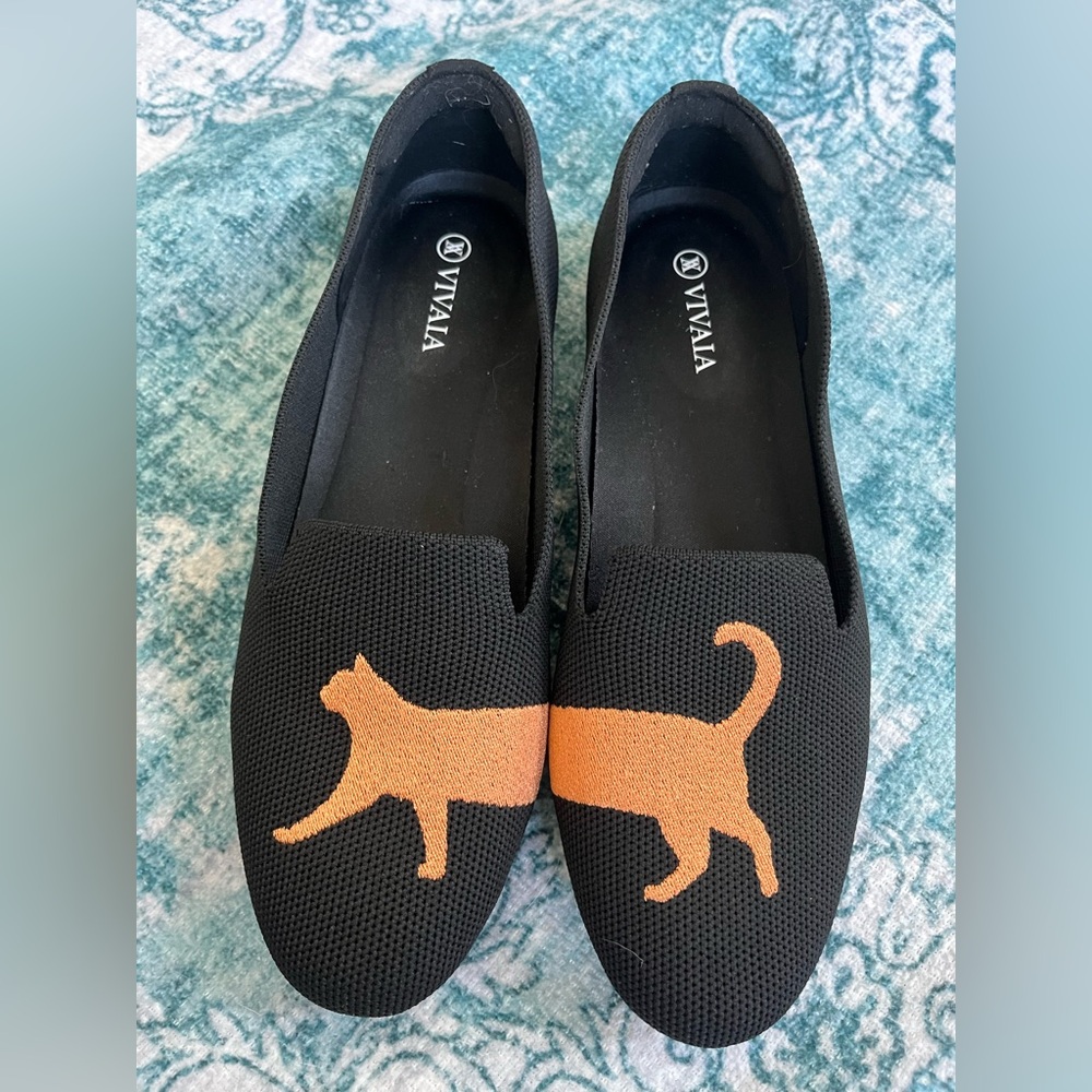 Vivaia Audrey Round Toe Embroidered Flat - 39